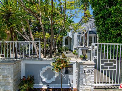 1067 Hi Point St, Los Angeles, CA, 90035