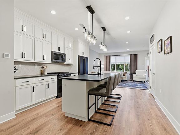 2nd image of 336 Walnut St