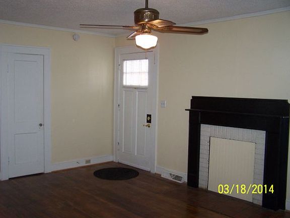 2LivingRoom_03192014