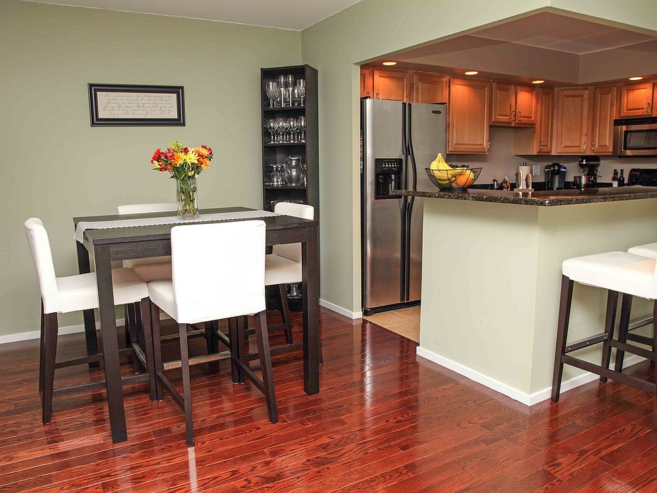 1st image of 200-210 Lombard #627