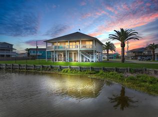 2946 Laguna Dr, Crystal Beach, TX 77650