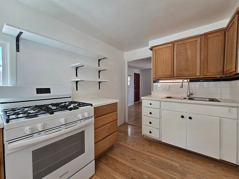 310 Staab St — Photo 6