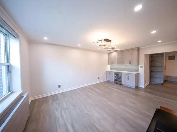 2531 East 7th Street image 4 of 37