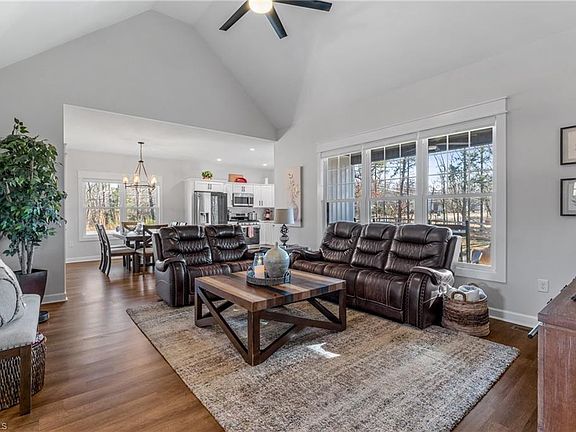 3rd image of 112 Yount Rd