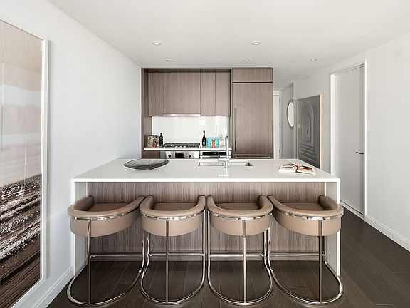 4th image of 675 W 59th St #1108
