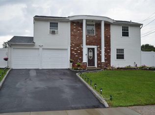 57 King Ave, Selden, NY 11784