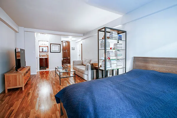 Rented by Exor Asset Managment LLC | media 9