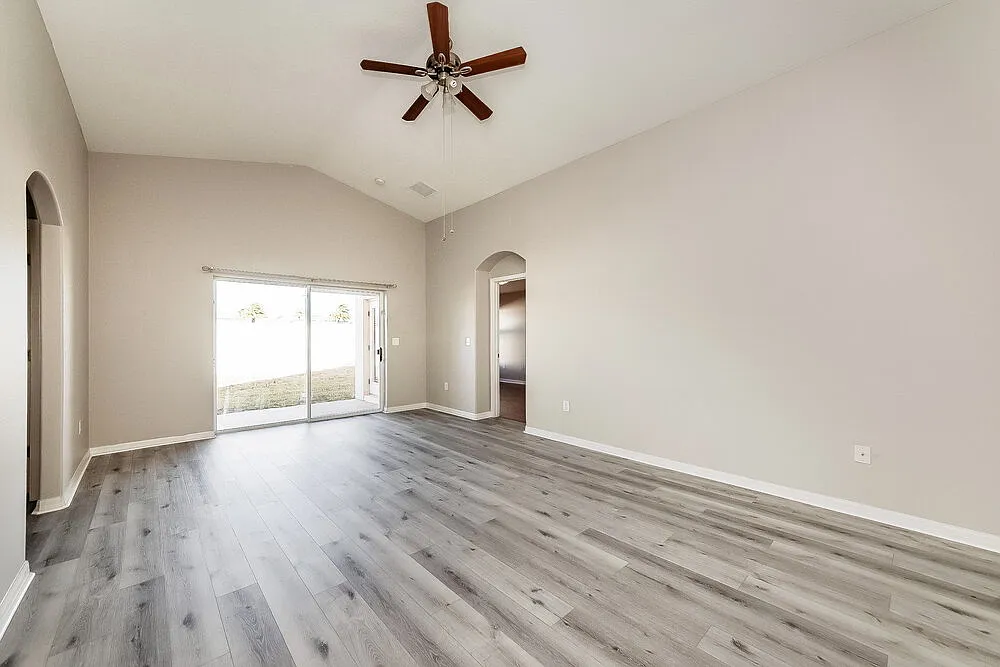 4 bed, 3.0 bath, 1932 sqft, $2,240 — Photo 3