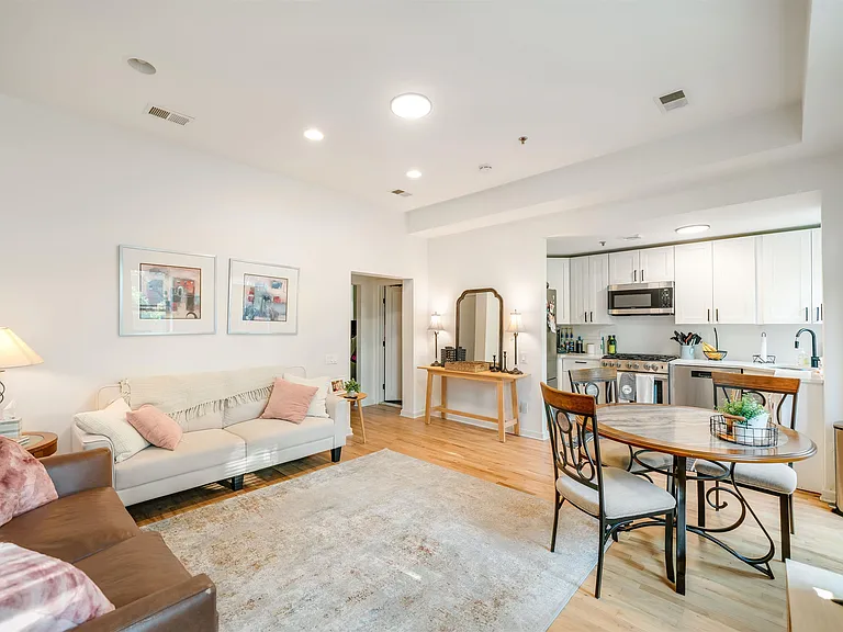 830 Hudson St #4 — Photo 3