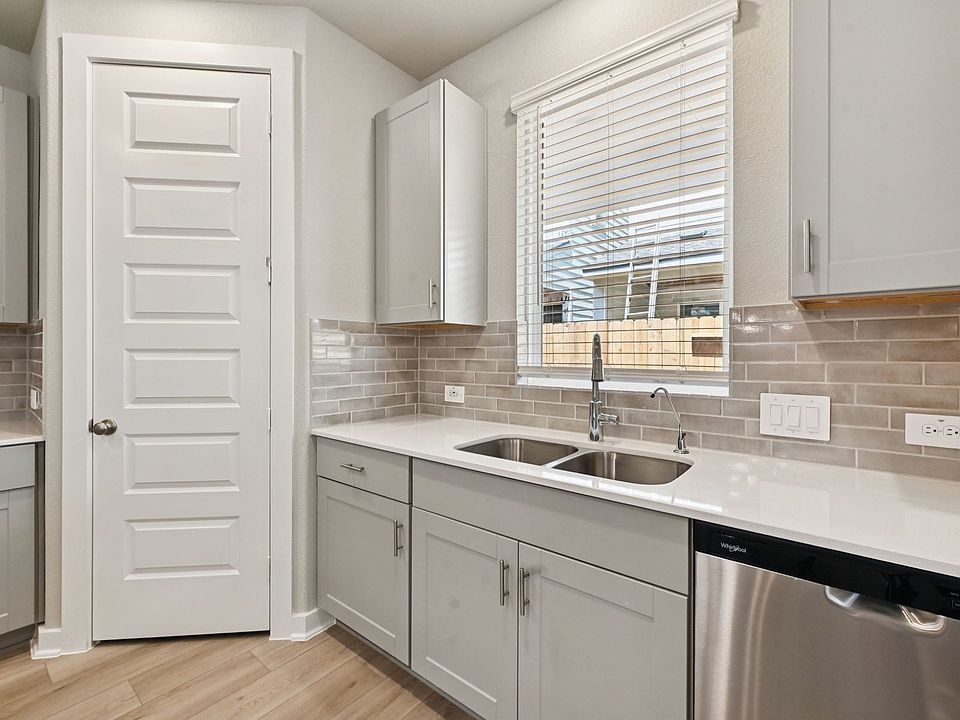 17-custom-Houston - Spring Brook Village- 4116 Good Vineyard Ln Houston TX 77080-013.jpg