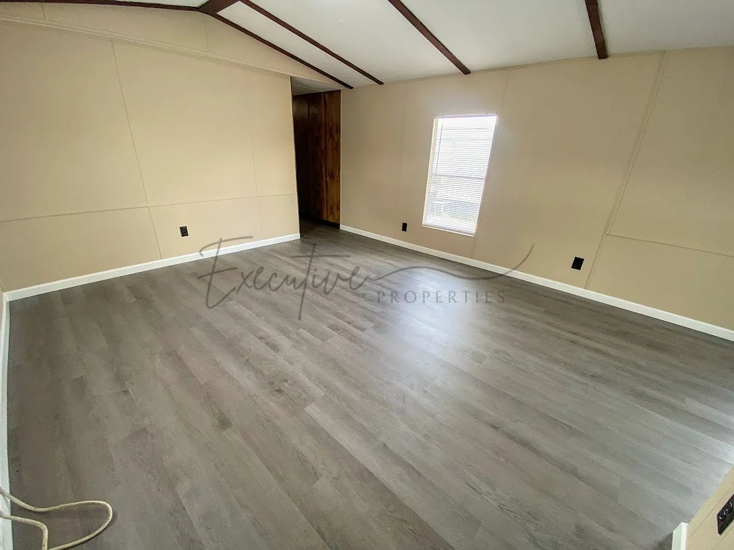 Affordable 2BR / 1BA in Sulphur, LA | Water, Trash & Lawn Care Included — Photo 3