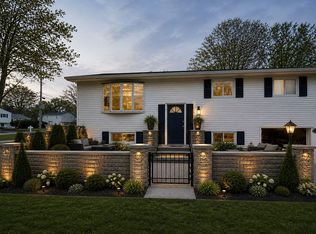 133 Riverview Dr, Fishkill, NY 12524