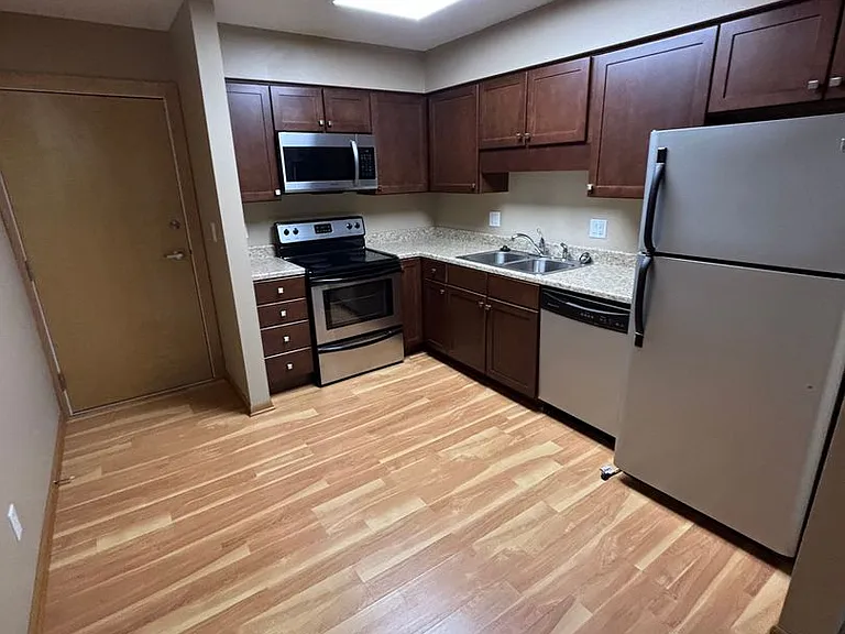 730 Michael St — Photo 3