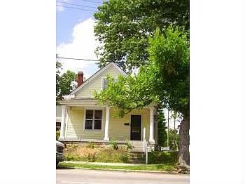 643 E Oak St photo 1