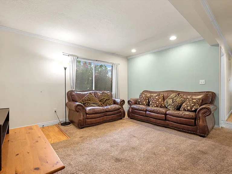 1525 N Riverside Ave #38 — Photo 2