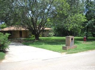 341 Country Acres Dr, Seguin, TX 78155
