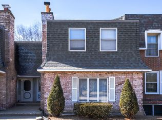 855 Village Quarter Rd, Dundee, IL 60118