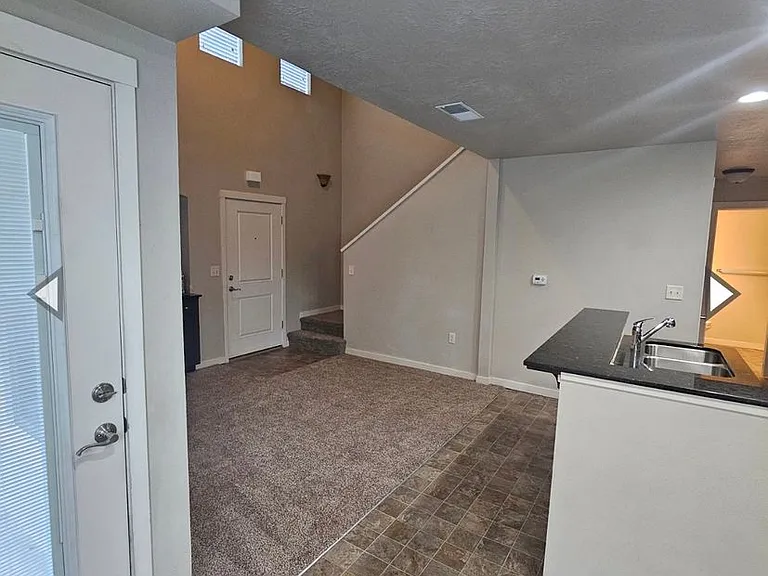 95 W Ashby Dr — Photo 4