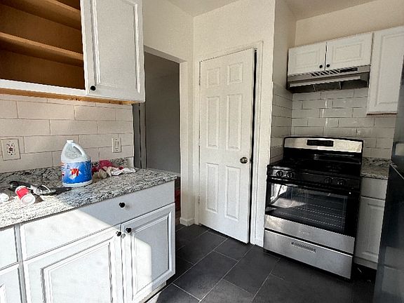 3rd image of 32 Beech St #C3