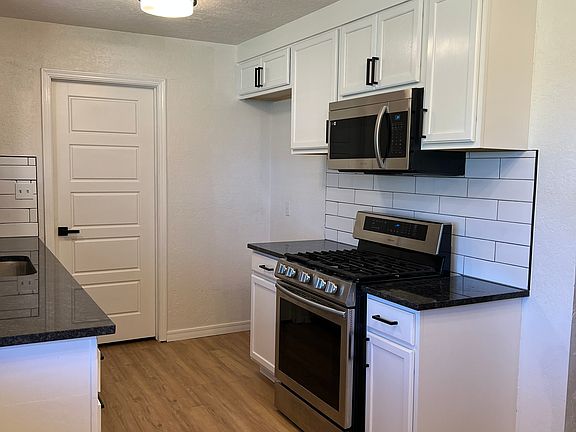 Bright kitchen with granite counter tops, SS appliances. Gas Stove, microwave, and dishwasher.