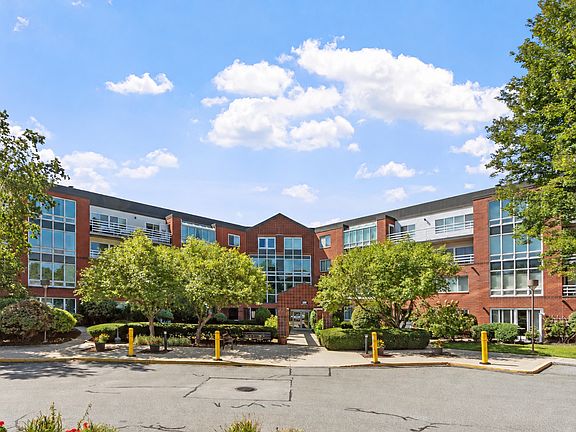 3rd image of 487 Place Ln