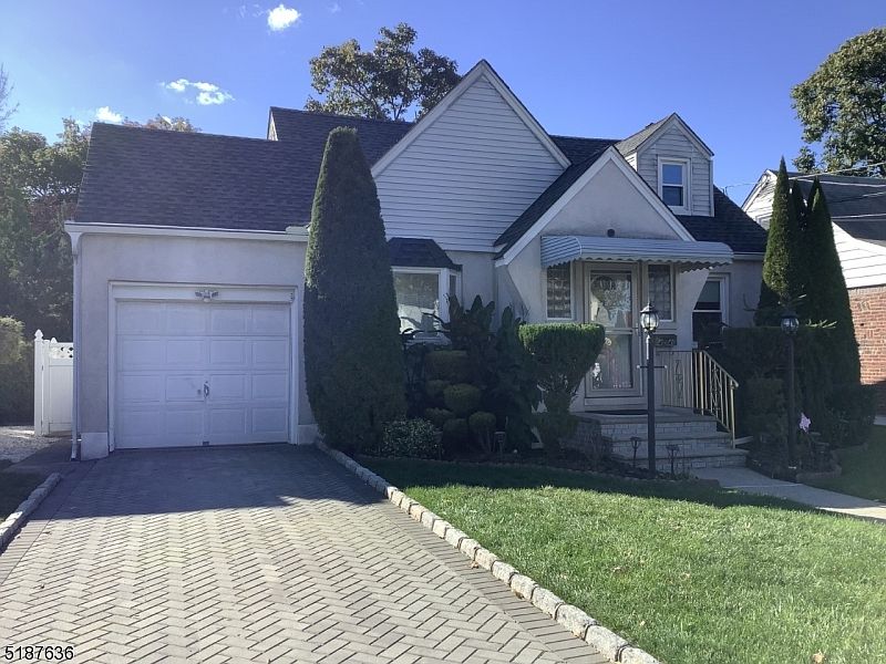 1st image of 4-40 Grunauer Pl