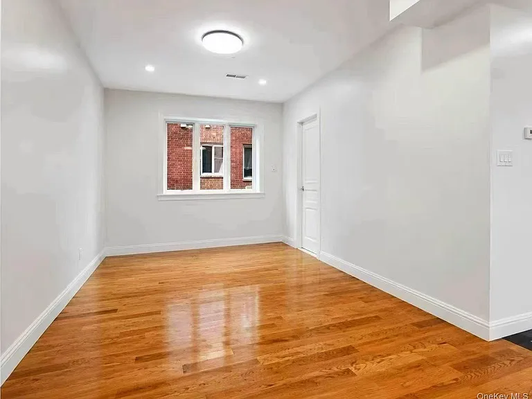 5727 246th Pl — Photo 2