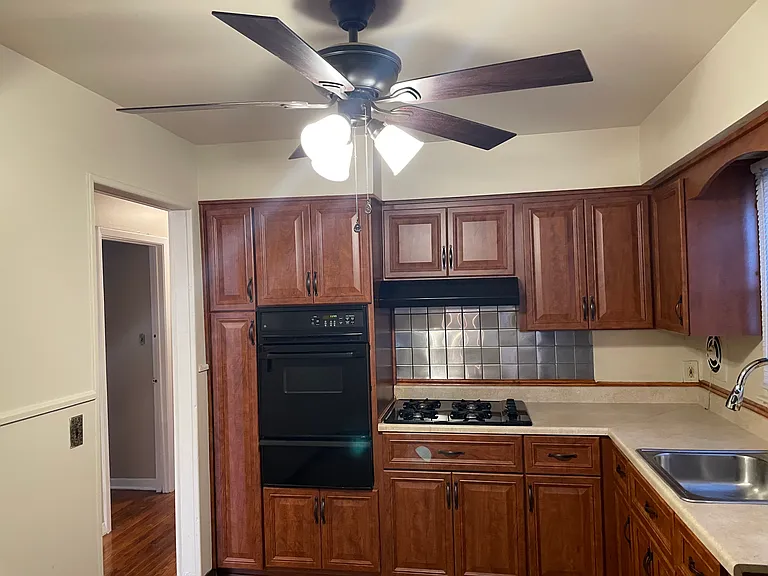 24 Grand Ave — Photo 3