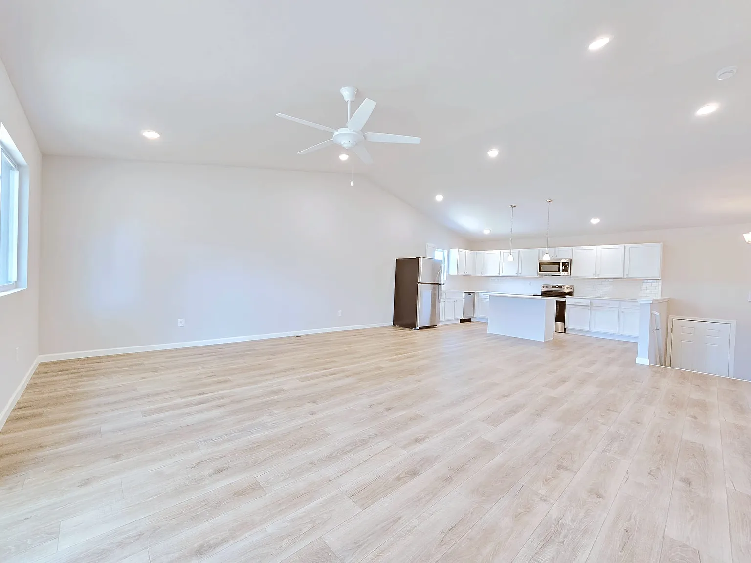 4 bed, 2072 sqft, $2,800 — Photo 3