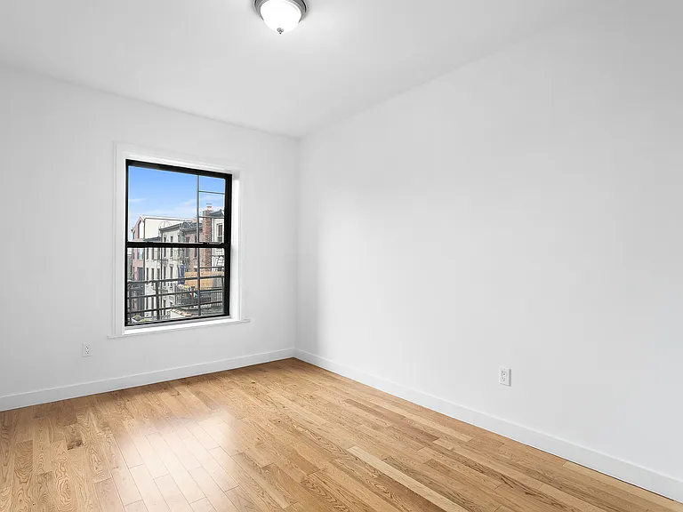 400 7th Ave #4R — Photo 4