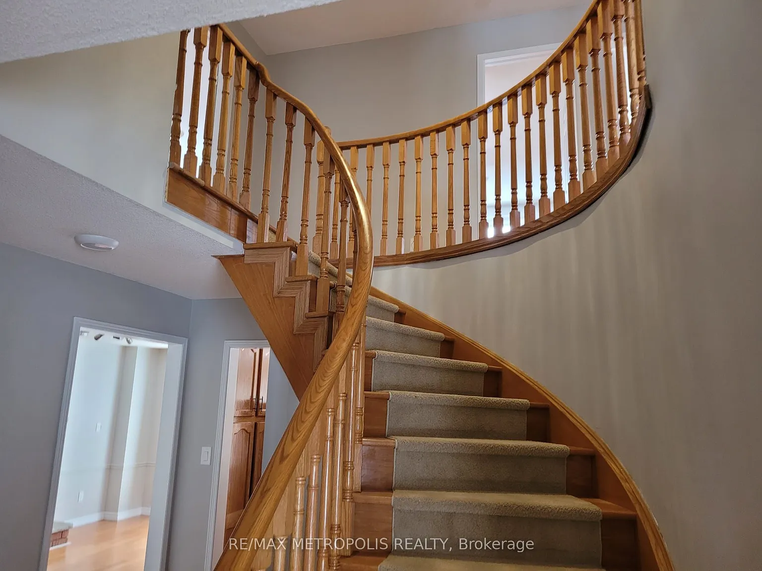 4 bed, $3,800 — Photo 2