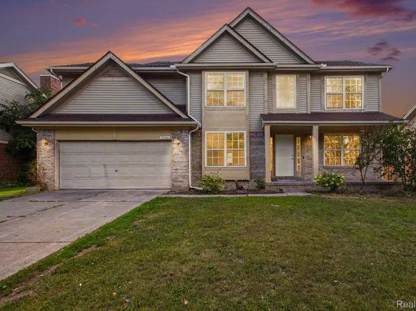 19144 Red Oak Ln, Brownstown, MI 48193