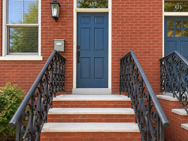 457 S 6th St — Photo 1