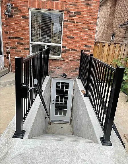 76 Jack Rabbit Cres — Photo 2
