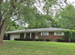 525 1st St, Keyesport, IL 62253