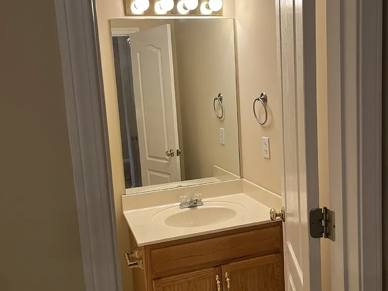 1513 Middleborough Ct — Photo 20