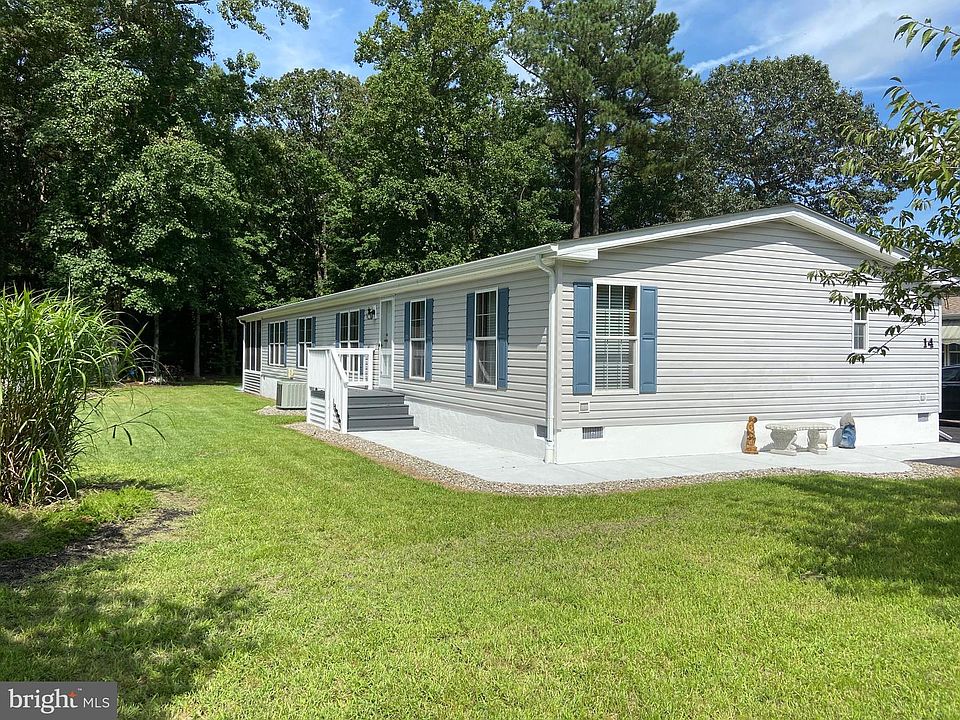 1st image of 14 White Pine Dr