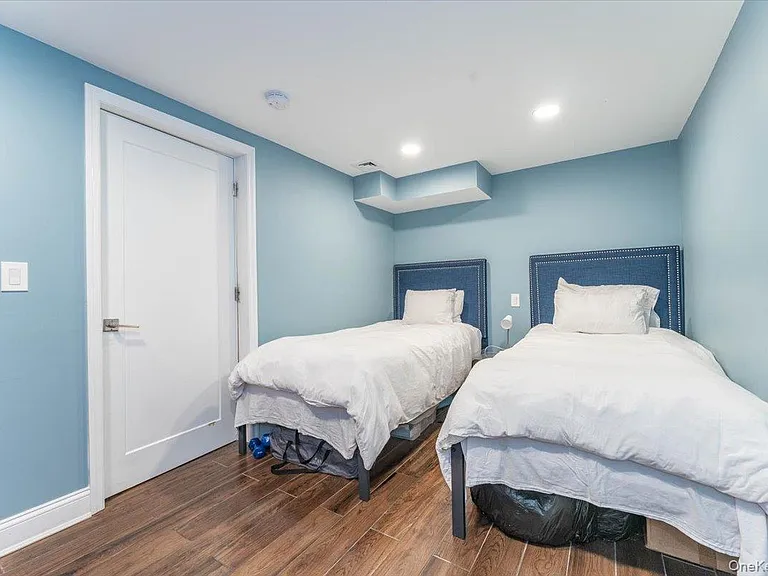 266 Rockaway Tpke — Photo 26