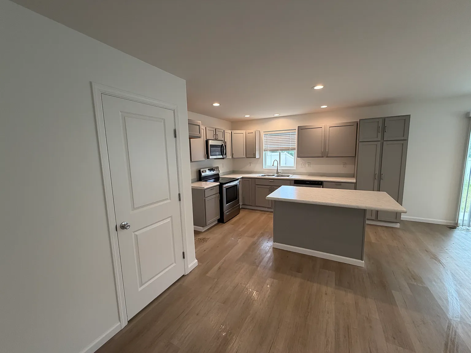 3 bed, 2.5 bath, 1514 sqft, $2,650 — Photo 4