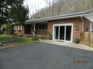 192 Redbud Ln, Delbarton, WV 25670