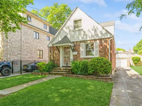 76-28 171st Street, Fresh Meadows, NY 11366