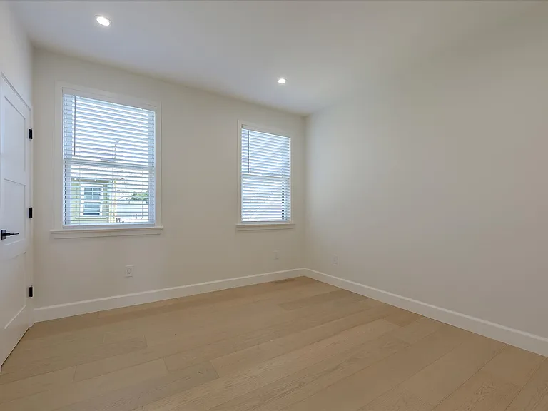 332 Pine Ave — Photo 27