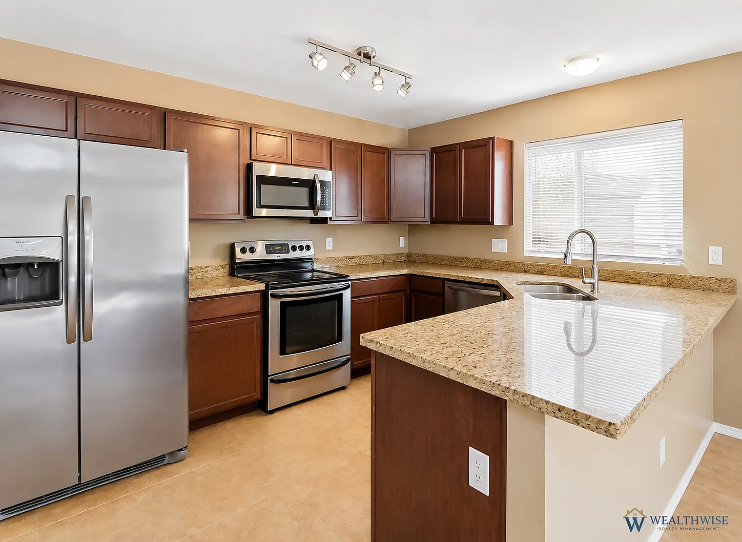 3 bed, 3.0 bath, 1799 sqft, $2,000 — Photo 3