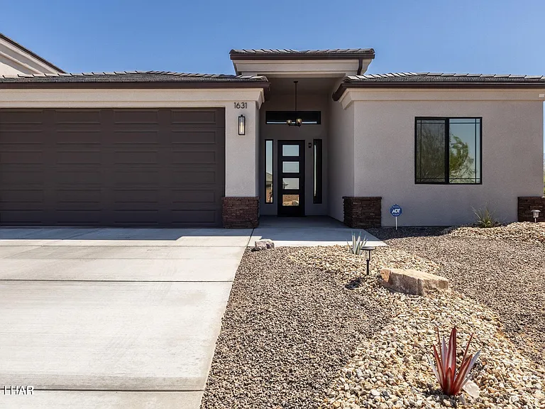 1631 E Laurel Dr — Photo 49