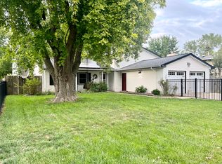 704 Devonshire Dr, Champaign, IL