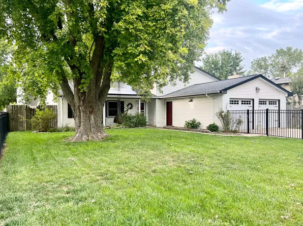 704 Devonshire Dr, Champaign, IL 61820