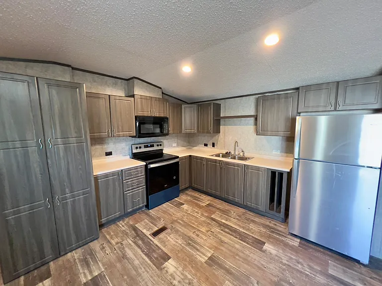 2 Joyce Dr — Photo 4
