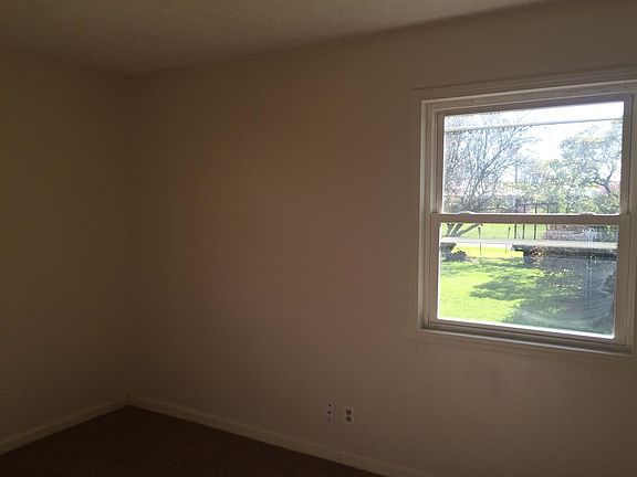 3rd image of 113 Franklin St