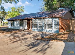 304 Sun Valley Dr, Victoria, TX 77904
