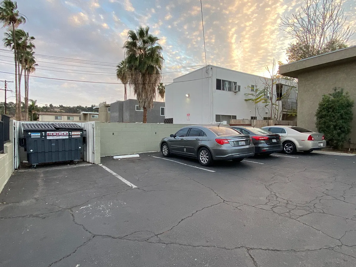 Building Photo - 994 Leslie Rd #1